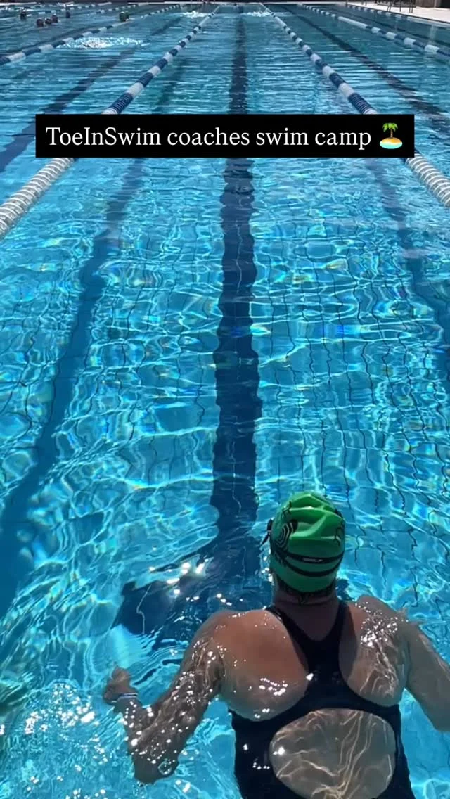 Debbie looking nicely symmetrical here ๐๐ปโโ๏ธ ๐. We are getting swim fit in the sun, creating new sets for you to try before embracing the Cambridgeshire open water season #toeinswim #openwaterswimming #playitas #swimcoaching